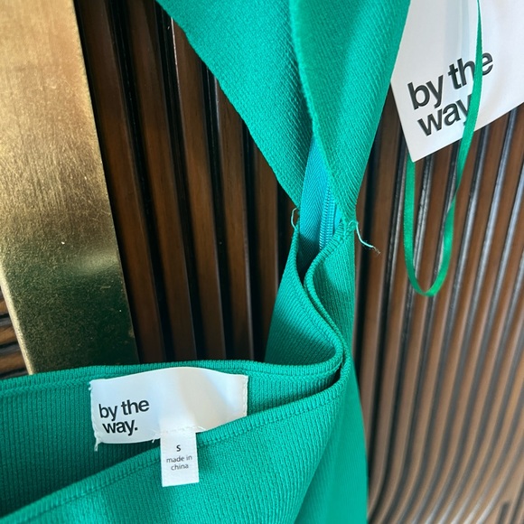 Hallie Cut Out Dress in Kelly Green
by the way. NWT size small, never worn - Picture 2 of 3